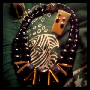 Vintage independent  jewlery